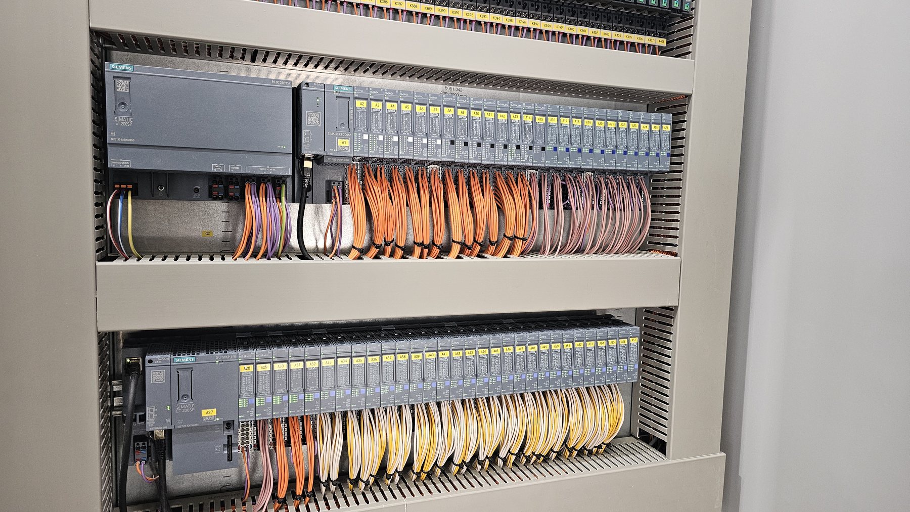 Μονάδες I/O του PLC Siemens SIMATIC S7-1500 στον πίνακα αυτοματισμού